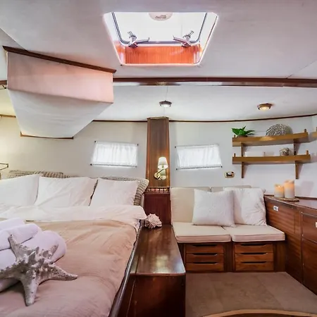 Spacious Yacht Center 5 Ботель Барселона
