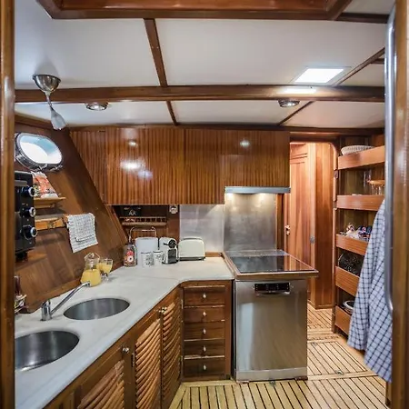 Spacious Yacht Center 5 * Барселона