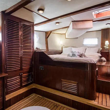 Hotel en barco Spacious Yacht Center 5 Barcelona