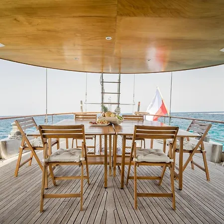 Spacious Yacht Center 5 Barcelona