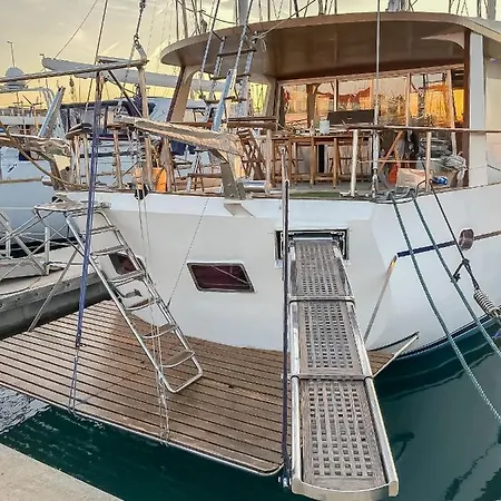 Botel Spacious Yacht Center 5 Barcelona