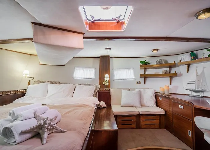 Spacious Yacht Center 5 بوتيل برشلونة