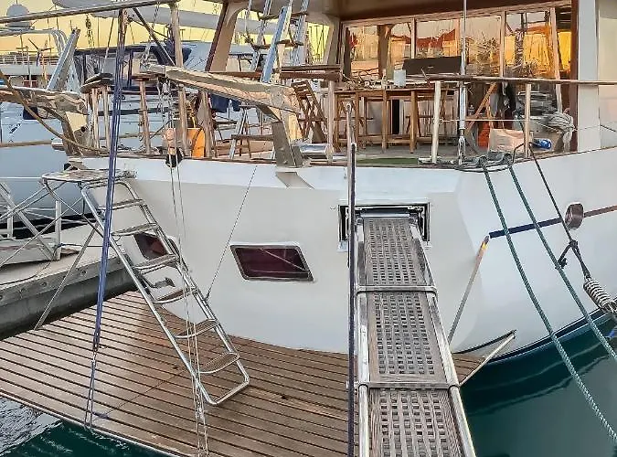 بوتيل Spacious Yacht Center 5 برشلونة