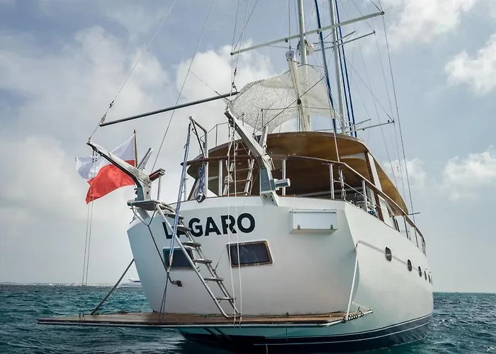 Spacious Yacht Center 5 * برشلونة