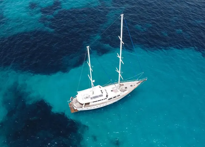 Spacious Yacht Center 5 بوتيل